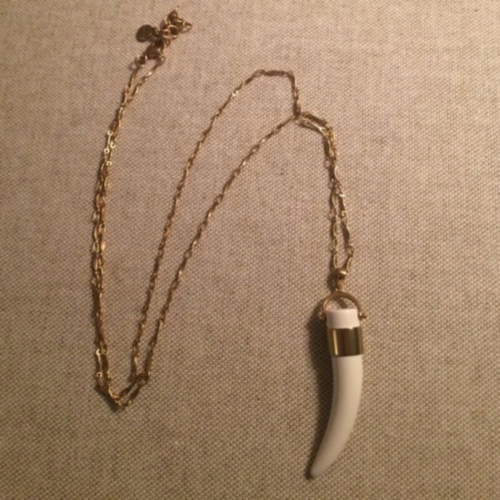:: Stella & Dot Exotic Sahara Pendant Necklace - Picture 8 of 8